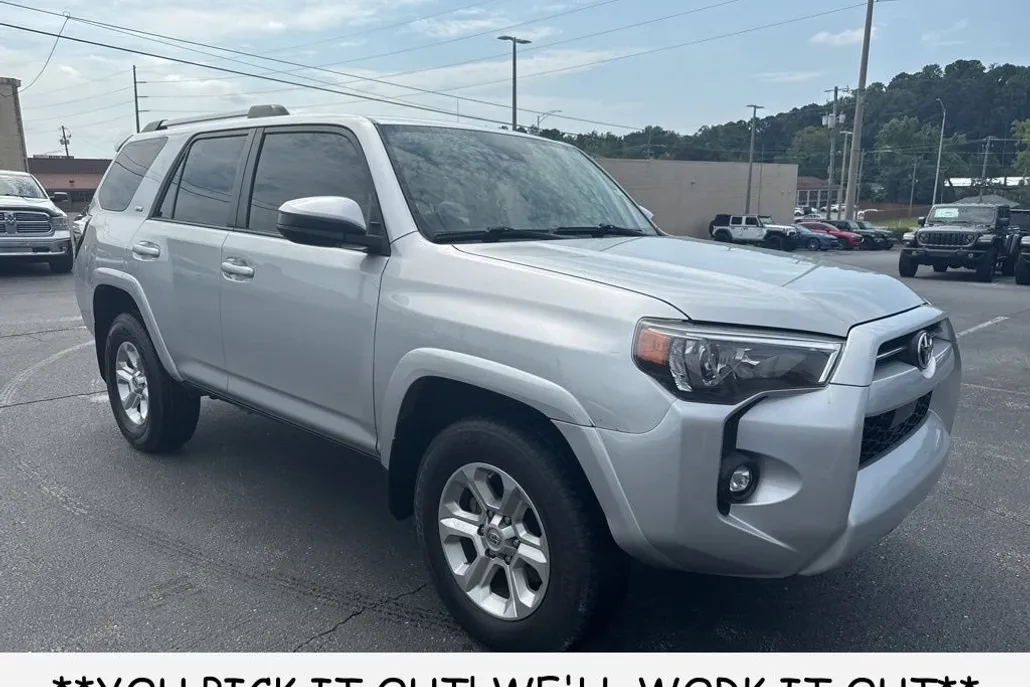2021 Toyota 4Runner SR5 photo 1