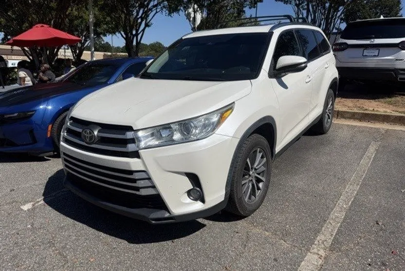 2019 Toyota Highlander XLE photo 1