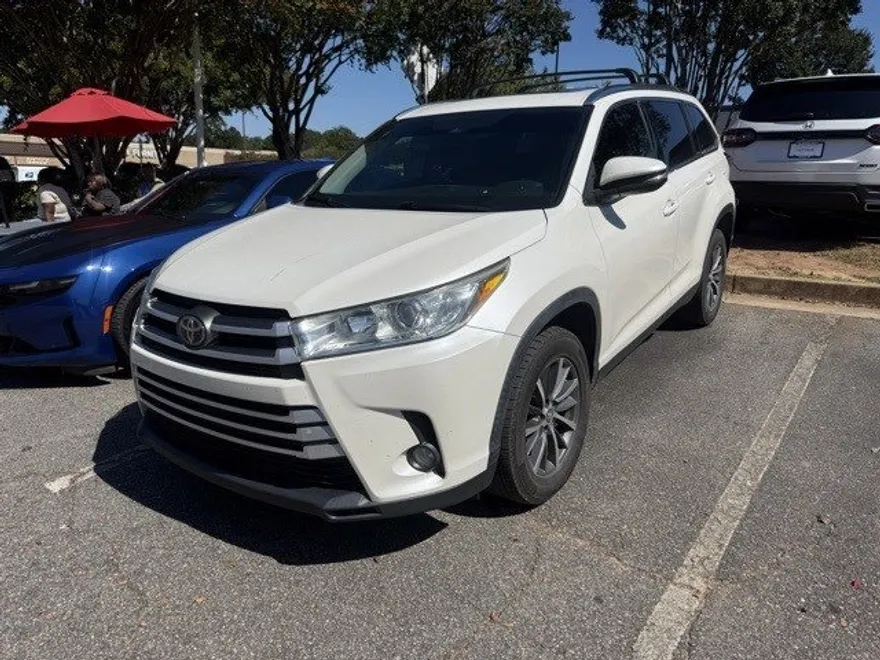 2019 Toyota Highlander XLE photo 1