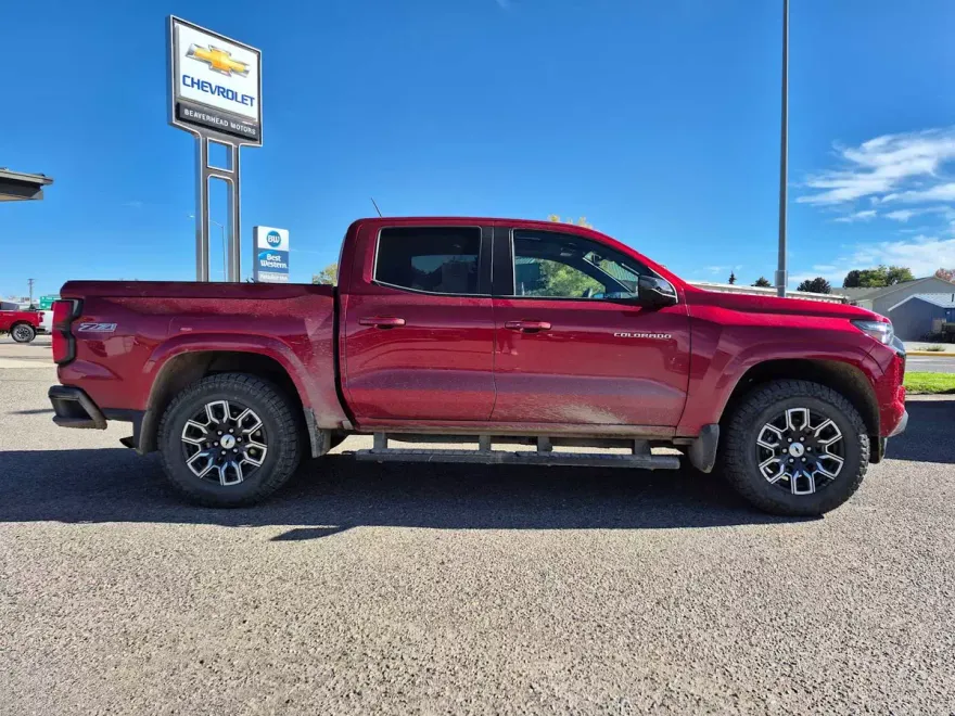 2024 Chevrolet Colorado Z71 photo 1