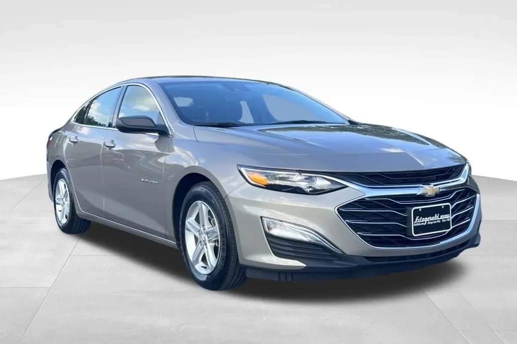 2023 Chevrolet Malibu LS photo 1