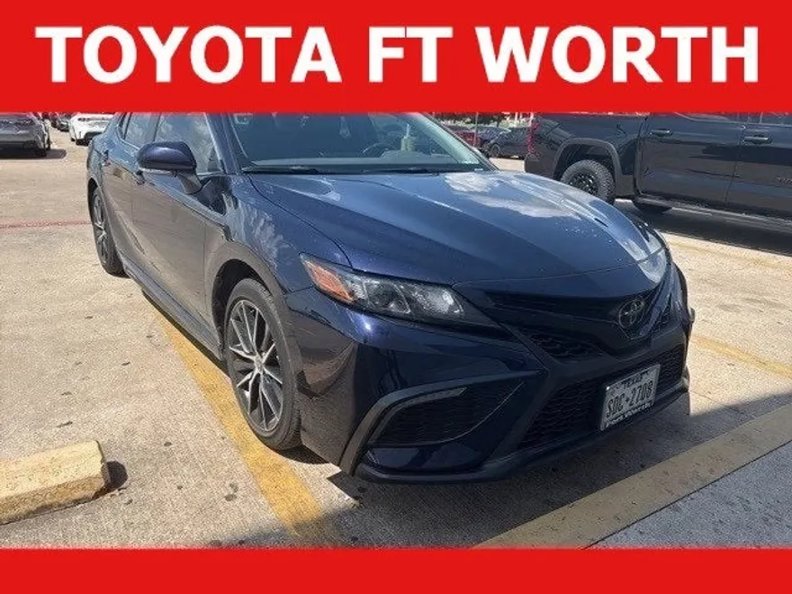 2022 Toyota Camry SE photo 1