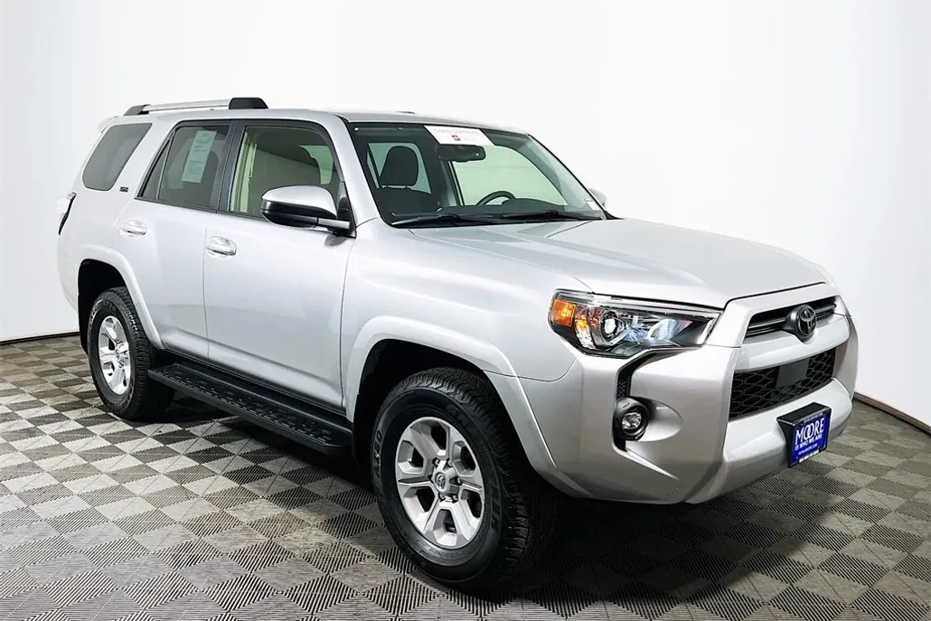 2023 Toyota 4Runner SR5 photo 1