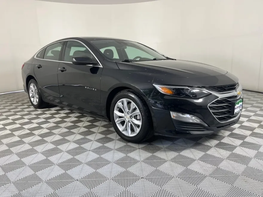 2023 Chevrolet Malibu 1LT photo 1