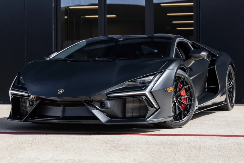 2024 Lamborghini Revuelto photo 1
