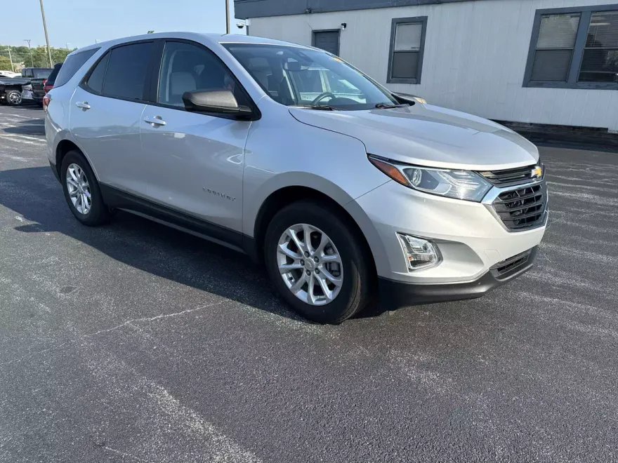 2021 Chevrolet Equinox LS photo 1