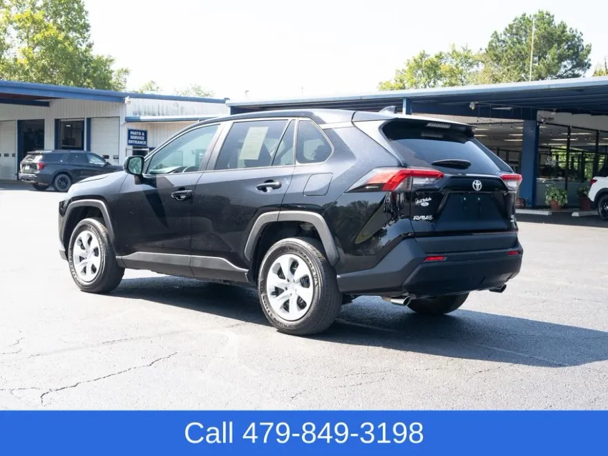 2024 Toyota RAV4 LE photo 1