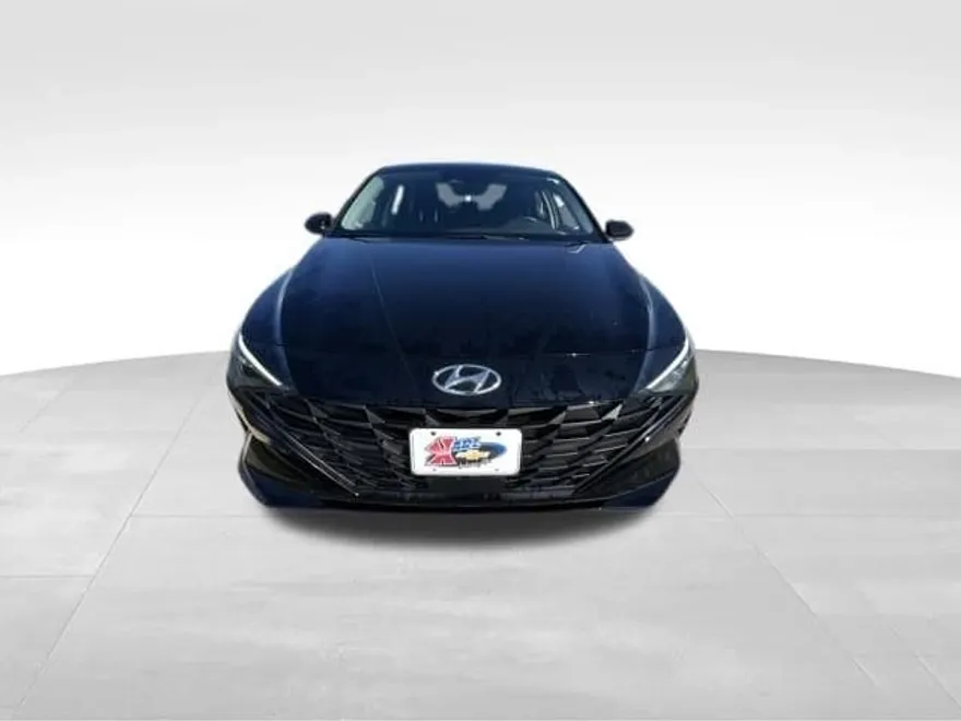 2022 Hyundai Elantra SEL Convenience photo 1