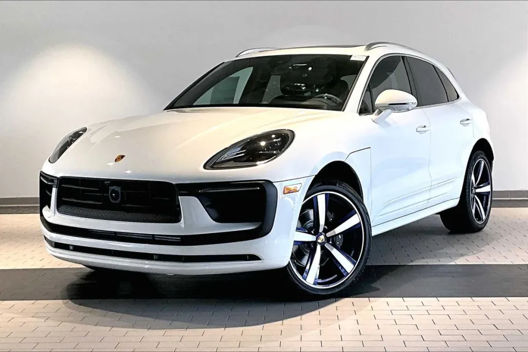 2025 Porsche Macan T photo 1