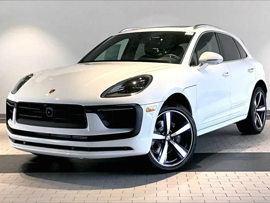 2025 Porsche Macan T photo 1
