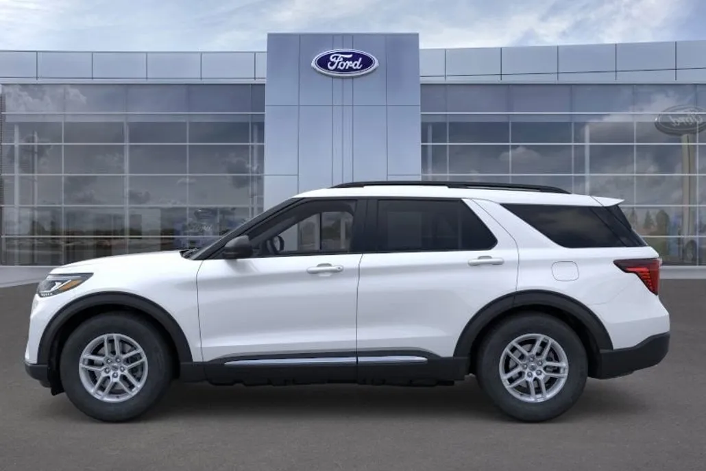 2025 Ford Explorer photo 1