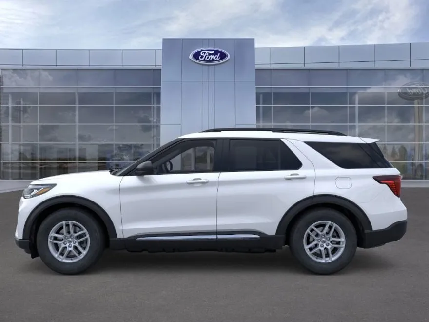 2025 Ford Explorer photo 1