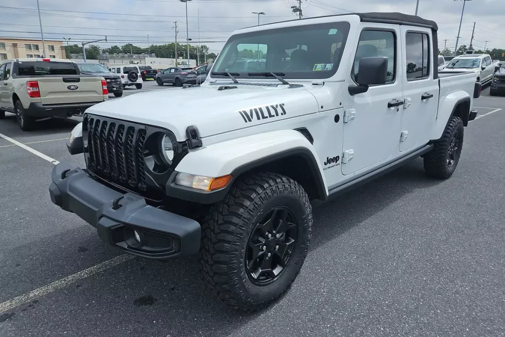 2021 Jeep Gladiator Willys photo 1