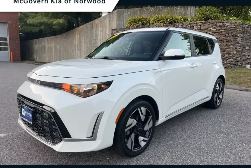 2023 Kia Soul GT-Line photo 1