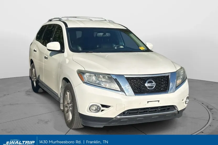 2016 Nissan Pathfinder SL photo 1