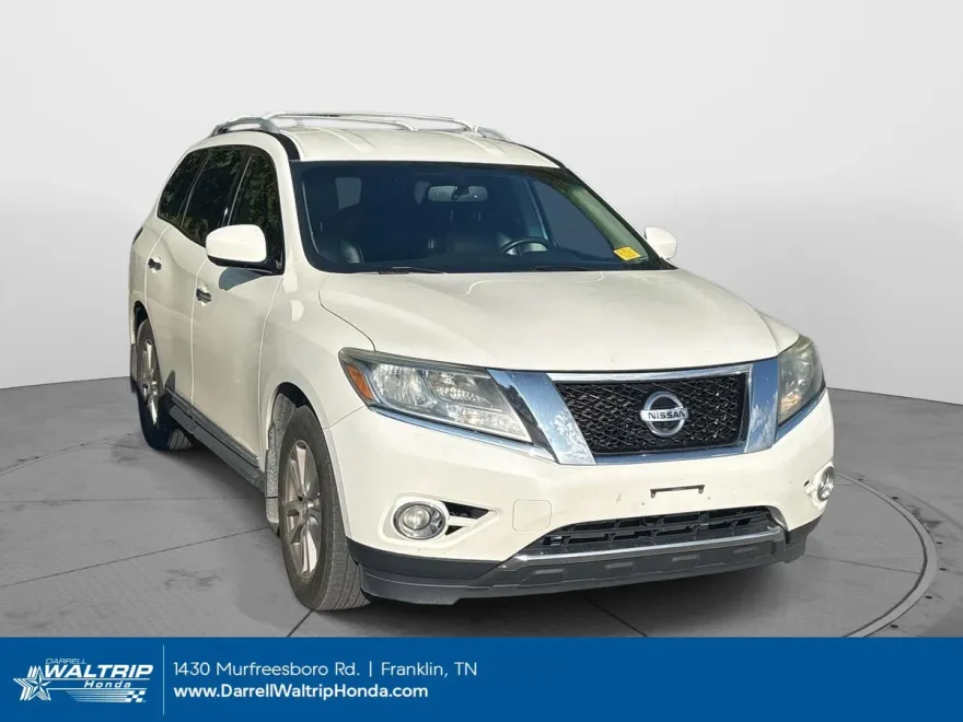2016 Nissan Pathfinder SL photo 1