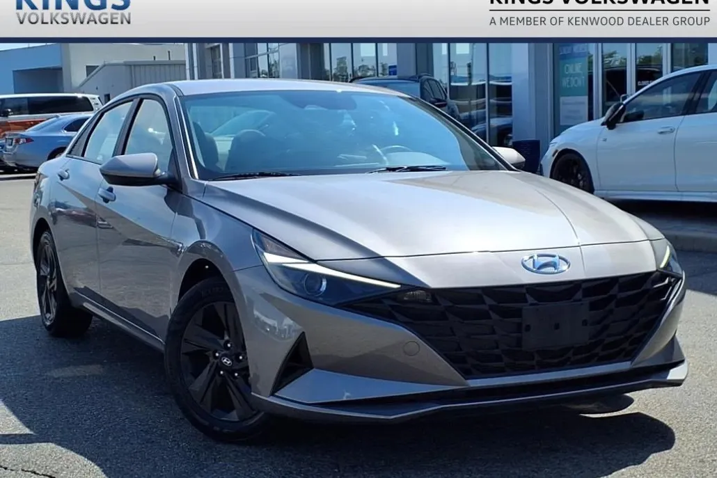 2023 Hyundai Elantra SEL photo 1