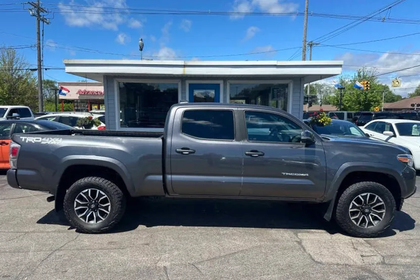 2020 Toyota Tacoma TRD Sport photo 1