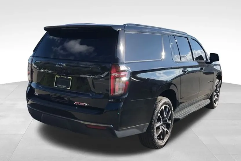 2021 Chevrolet Suburban RST photo 1