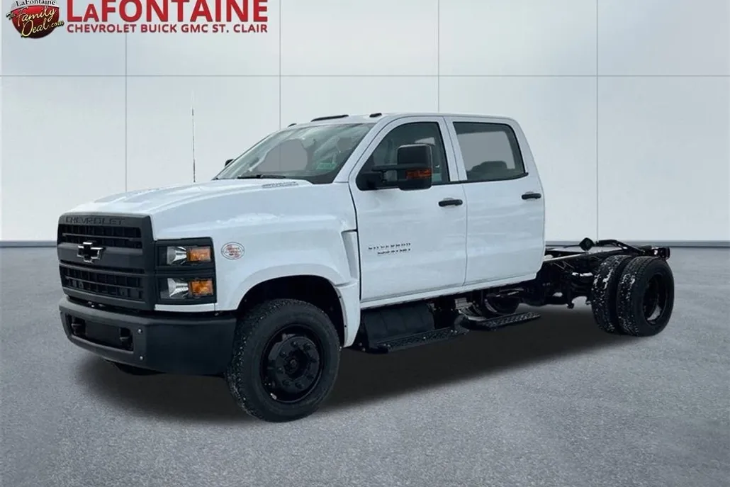 2024 Chevrolet Silverado 6500HD Work Truck photo 1