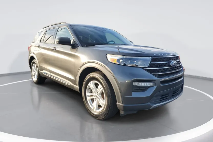 2020 Ford Explorer XLT photo 1