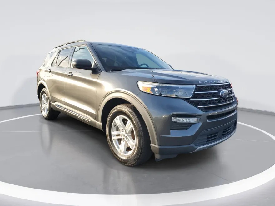 2020 Ford Explorer XLT photo 1