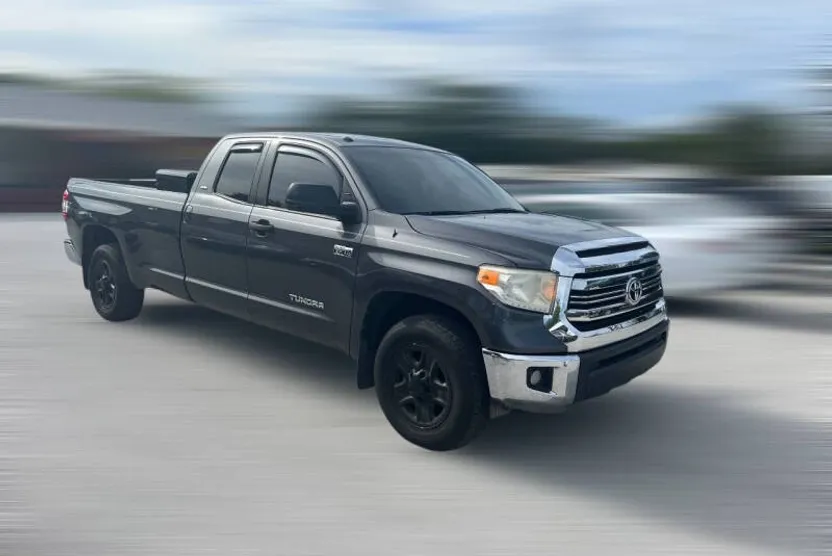 2017 Toyota Tundra SR5 photo 1