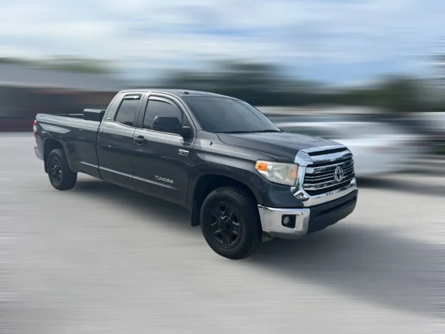 2017 Toyota Tundra SR5 photo 1