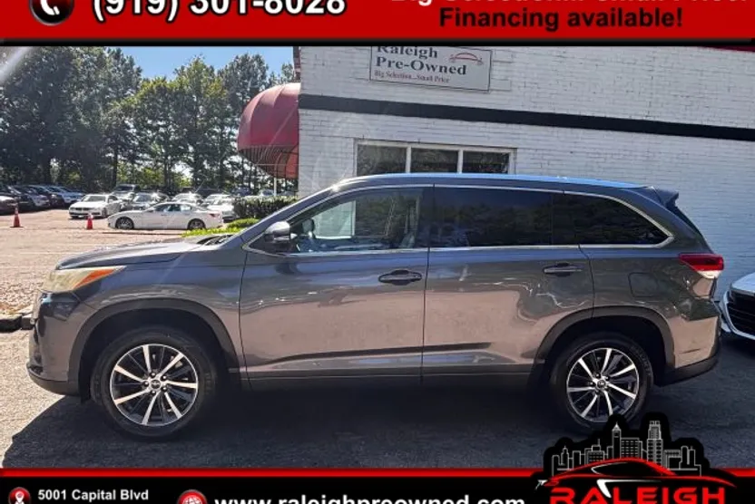 2017 Toyota Highlander XLE Sport photo 1