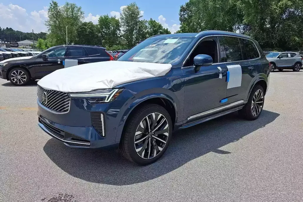 2026 Volvo XC90 T8 Plus photo 1