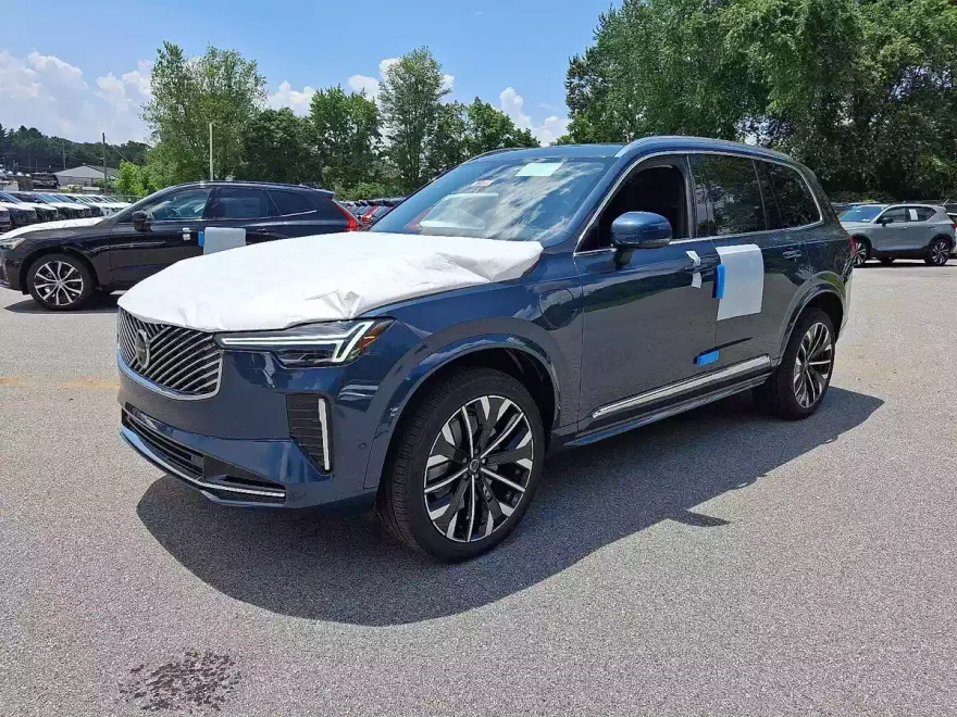 2026 Volvo XC90 T8 Plus photo 1