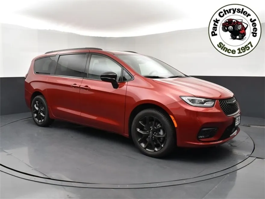 2025 Chrysler Pacifica Limited photo 1