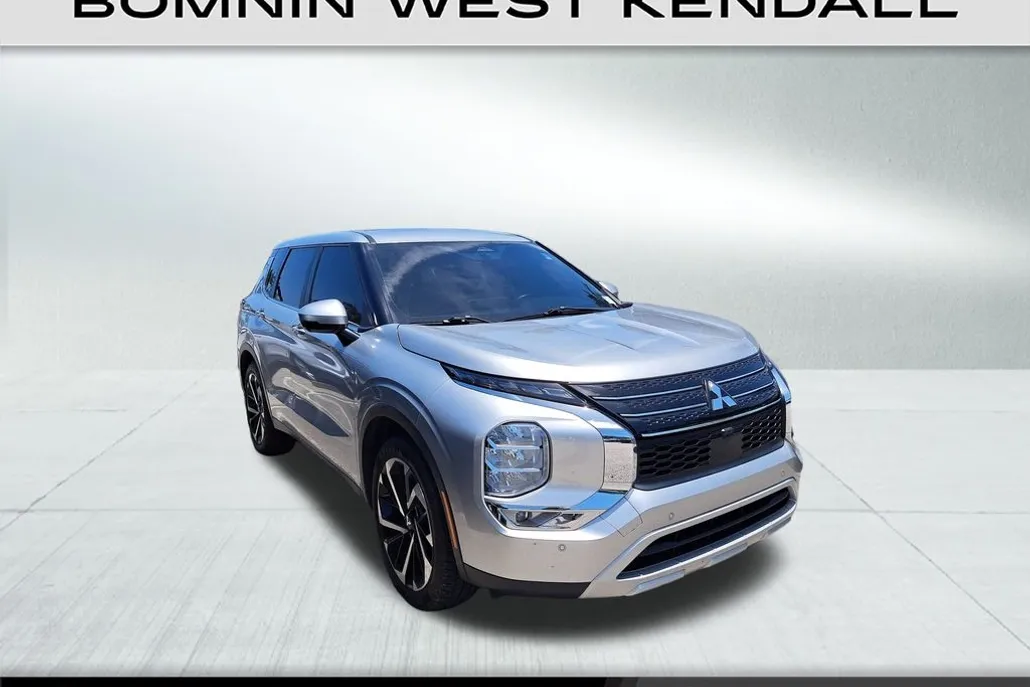 2022 Mitsubishi Outlander SE photo 1
