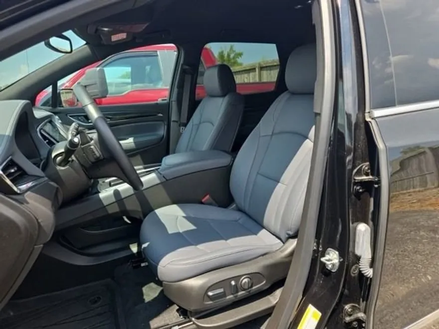 2024 Buick Enclave Essence photo 1