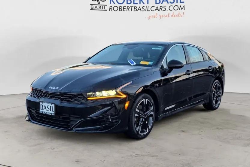 2022 Kia K5 GT-Line photo 1