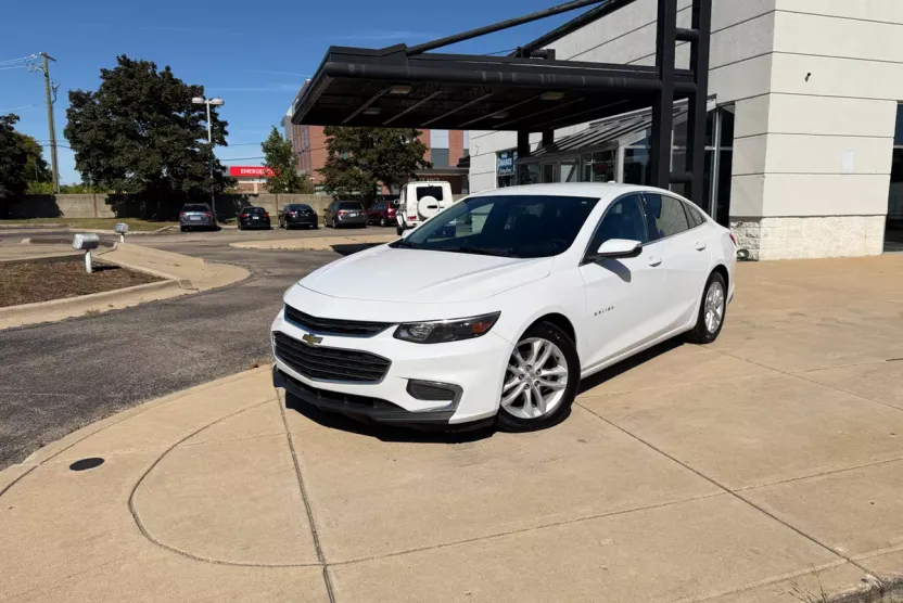 2016 Chevrolet Malibu 1LT photo 1