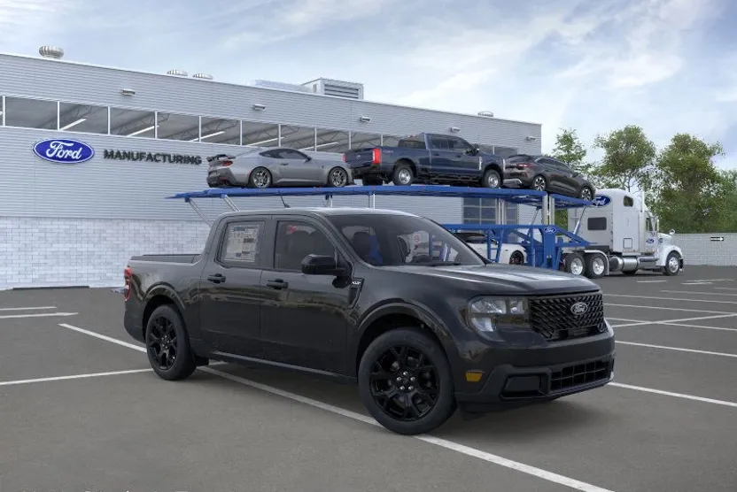 2025 Ford Maverick XLT photo 1
