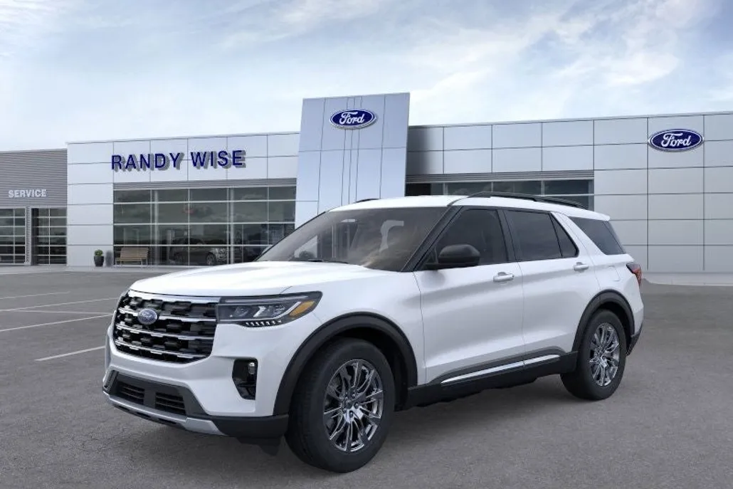 2025 Ford Explorer photo 1