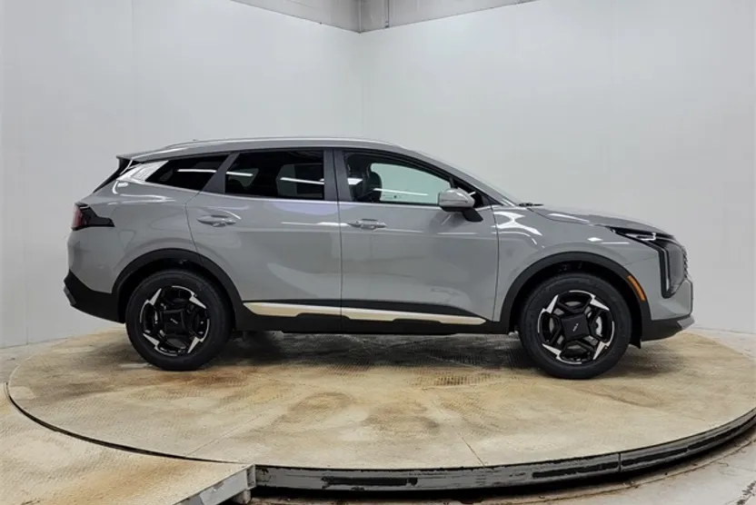 2026 Kia Sportage EX photo 1