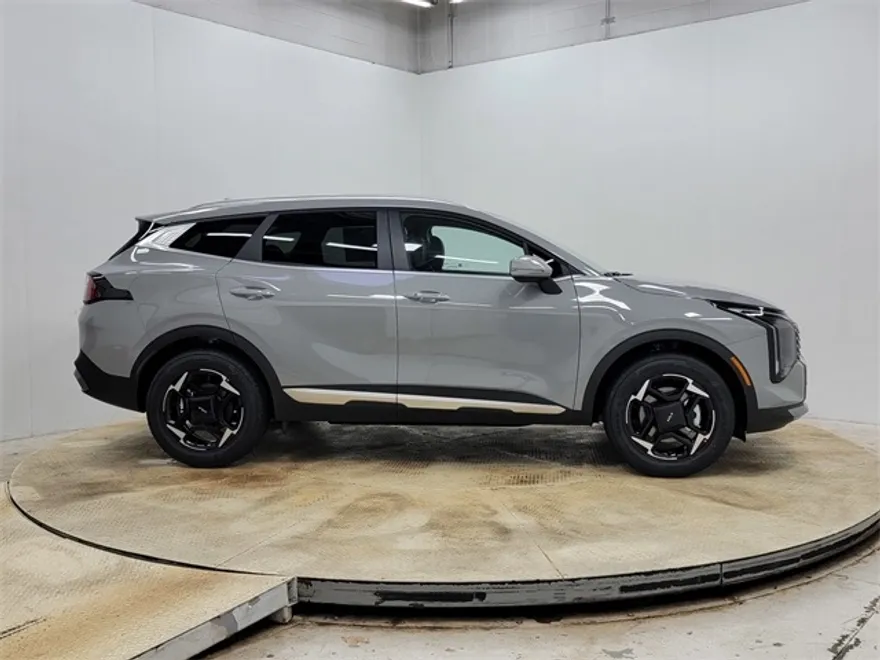 2026 Kia Sportage EX photo 1