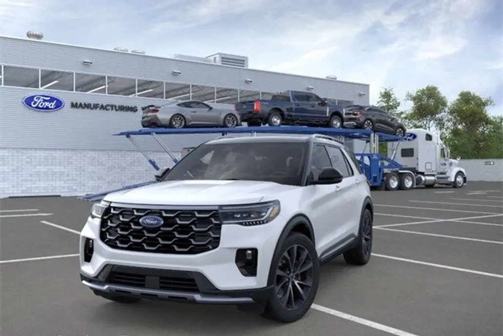 2025 Ford Explorer Platinum photo 1