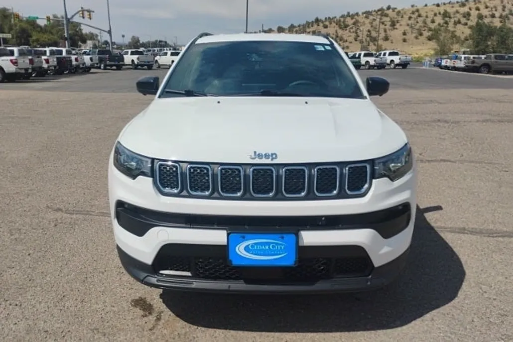 2023 Jeep Compass Latitude Lux photo 1