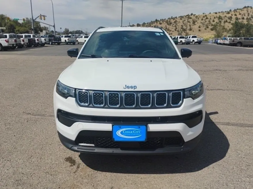 2023 Jeep Compass Latitude Lux photo 1