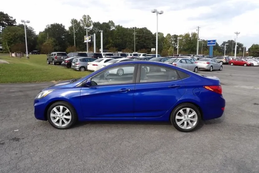 2012 Hyundai Accent GLS photo 1