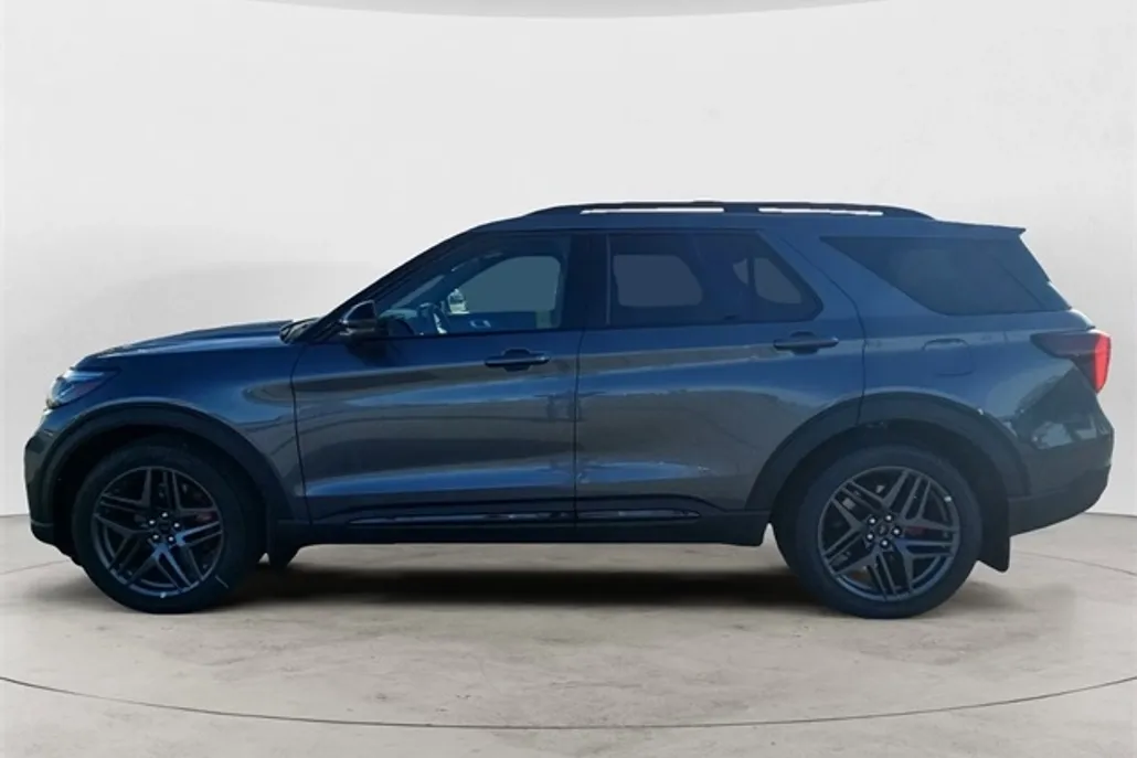 2025 Ford Explorer ST photo 1
