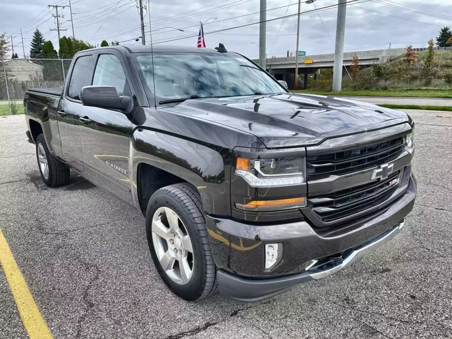 2018 Chevrolet Silverado 1500 LT photo 1