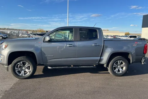 2019 Chevrolet Colorado Z71 photo 2