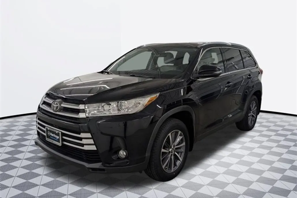 2019 Toyota Highlander XLE photo 1