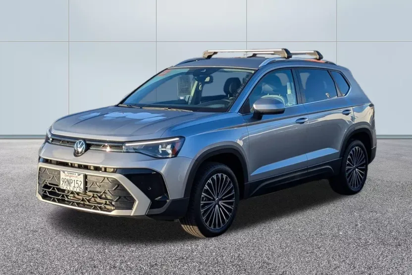 2025 Volkswagen Taos SE photo 1