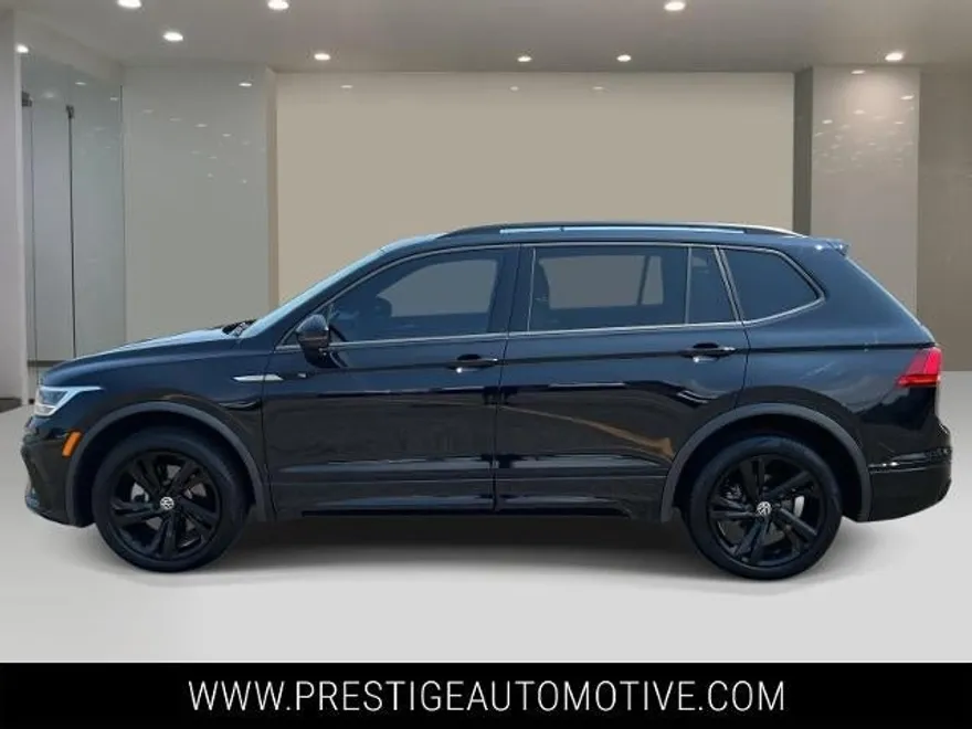 2023 Volkswagen Tiguan SE R-Line Black photo 1